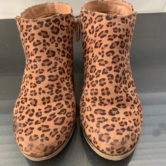 Cat & Jack Other - Girls leopard booties